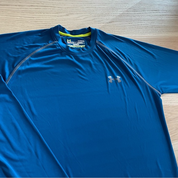 UNDER ARMOUR Heatgear Long Sleeve Athletic Top - Picture 5 of 6